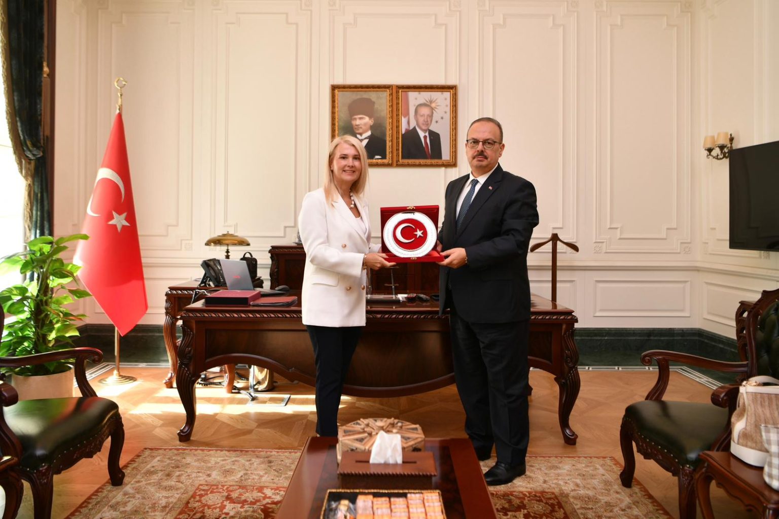 Ankara Valimiz Sayın Yakup Canbolat’ı yeni görevinde hayırlı olsun dileklerimizi iletmek üzere ziyaret ettik